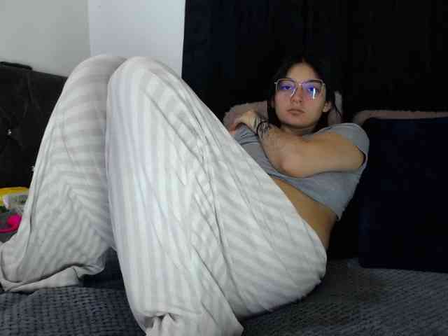 Lesliee22 webcam