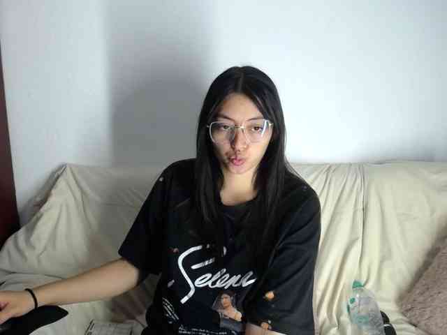 Lesliee22 webcam