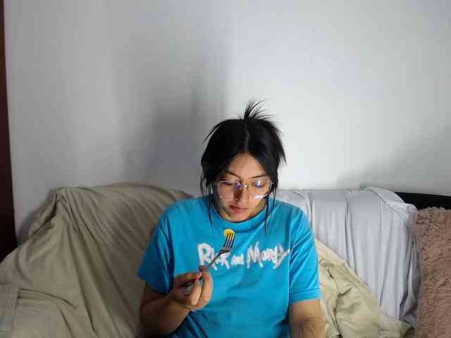 Lesliee22 webcam