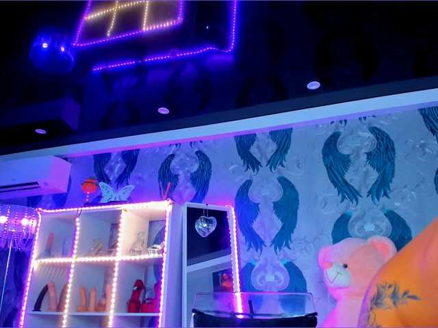 anneswhite's BongaCams show and profile