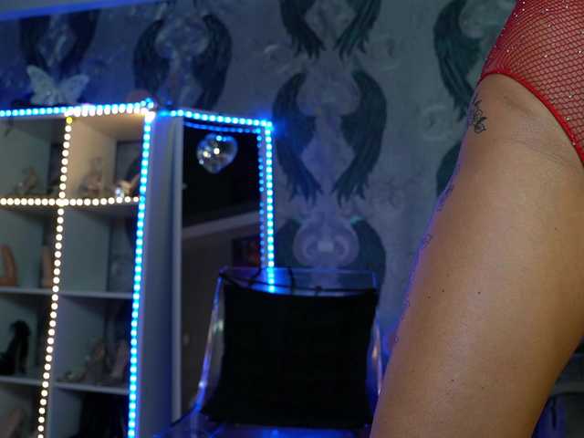 anneswhite's BongaCams show and profile