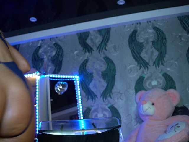 anneswhite's BongaCams show and profile