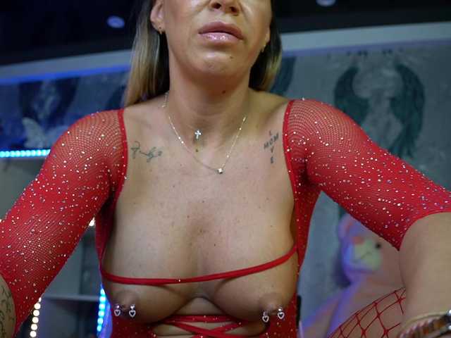 anneswhite's BongaCams show and profile