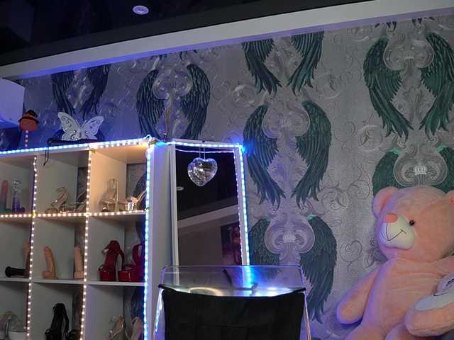 anneswhite's BongaCams show and profile