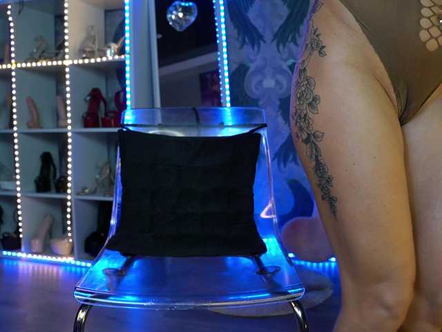 anneswhite's BongaCams show and profile