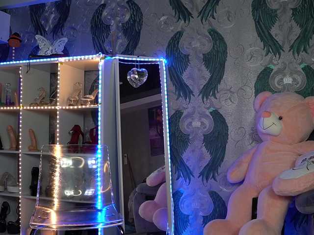 anneswhite's BongaCams show and profile