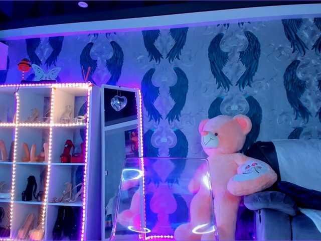 anneswhite's BongaCams show and profile