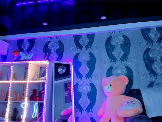 anneswhite's BongaCams show and profile