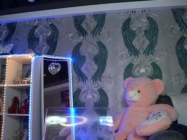 anneswhite's BongaCams show and profile