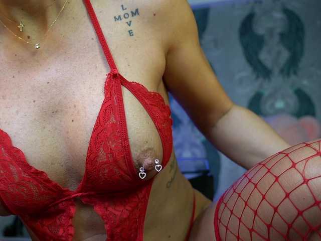 anneswhite's BongaCams show and profile