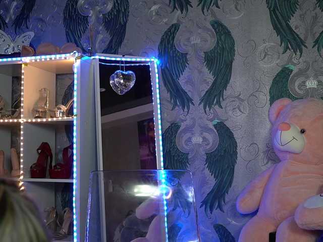 anneswhite's BongaCams show and profile