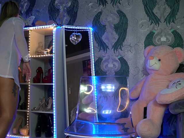 anneswhite's BongaCams show and profile