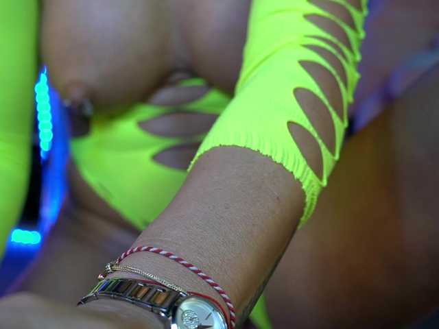 anneswhite's BongaCams show and profile