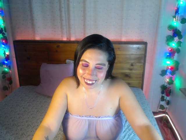 NikkiMilky webcam