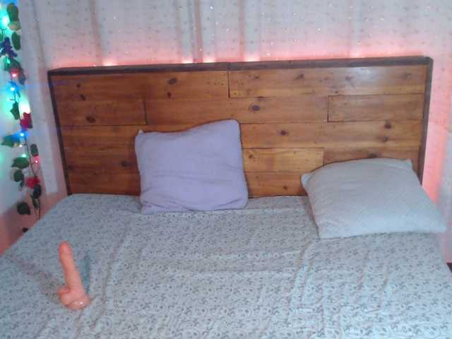 NikkiMilky's BongaCams show and profile