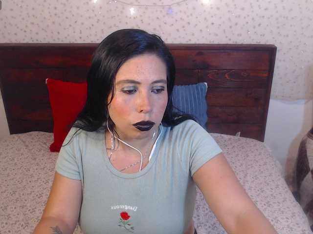  NikkiMilky chat room