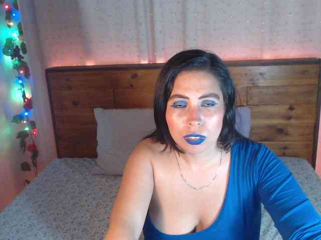 NikkiMilky webcam
