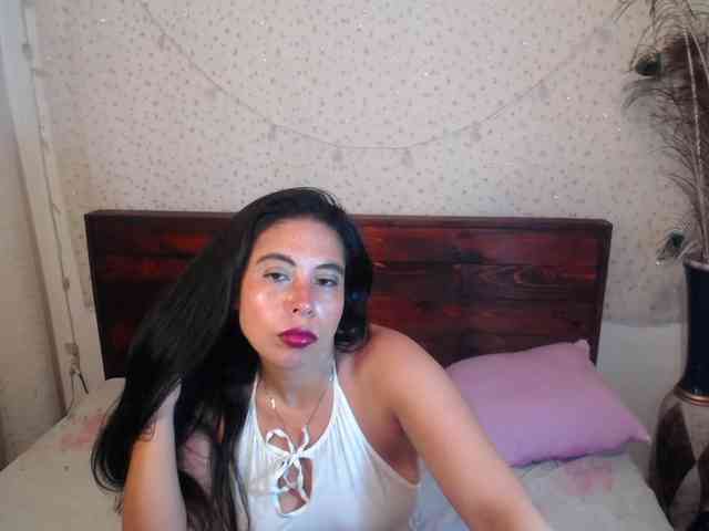 NikkiMilky webcam