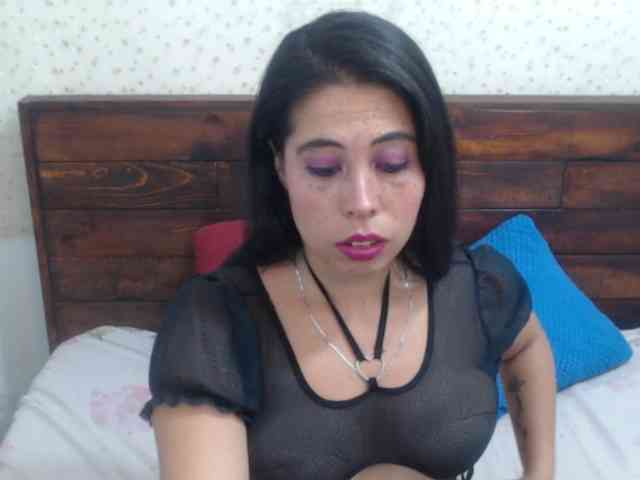 NikkiMilky webcam