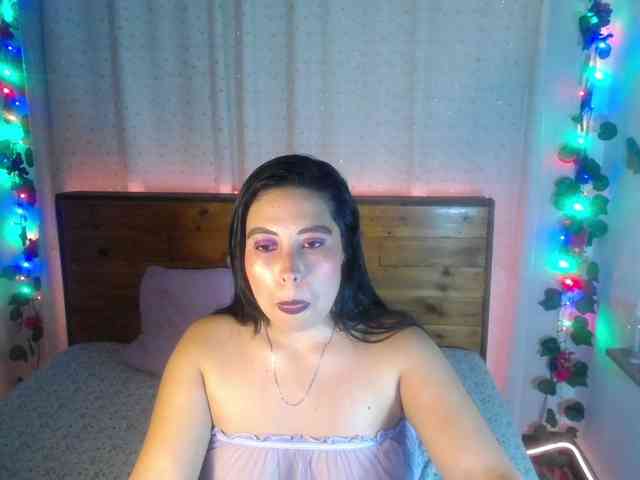 NikkiMilky webcam