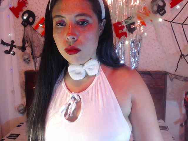 NikkiMilky webcam
