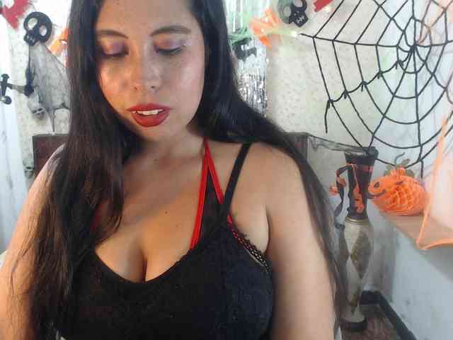 NikkiMilky webcam