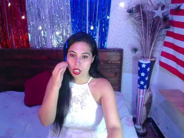 NikkiMilky webcam