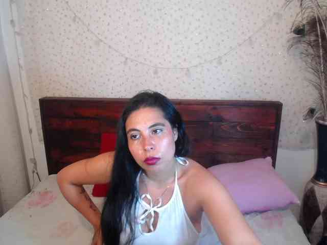NikkiMilky webcam