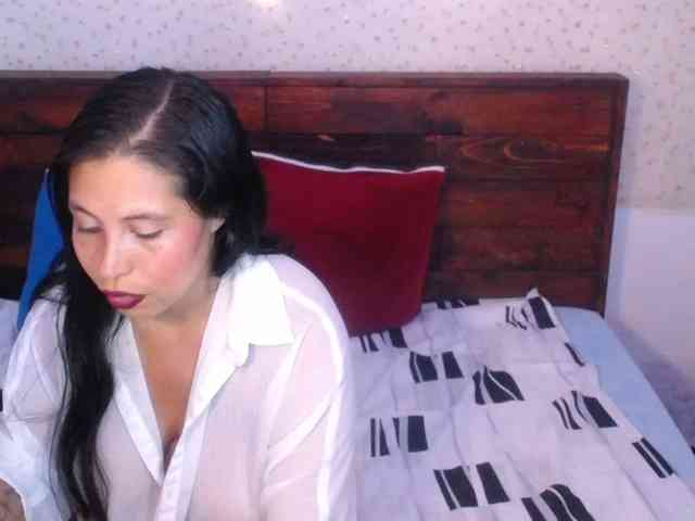 NikkiMilky webcam