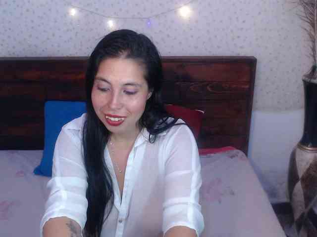 NikkiMilky webcam