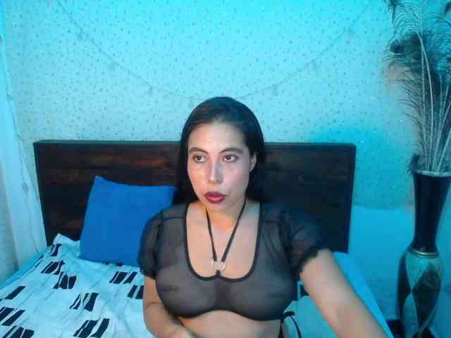 NikkiMilky webcam