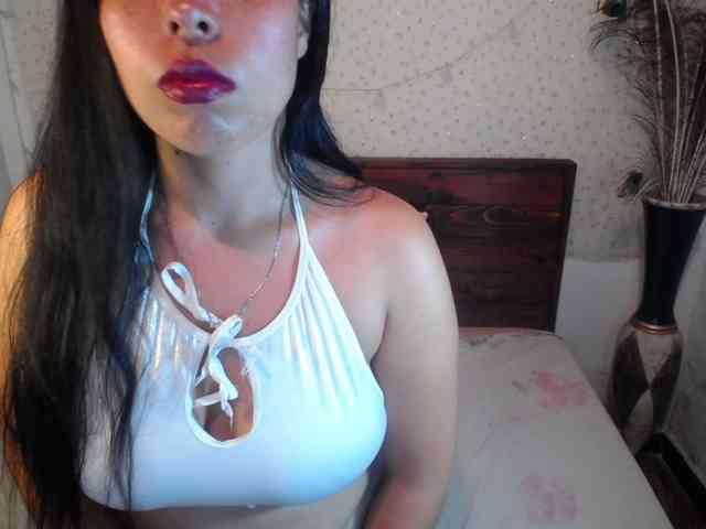 NikkiMilky webcam