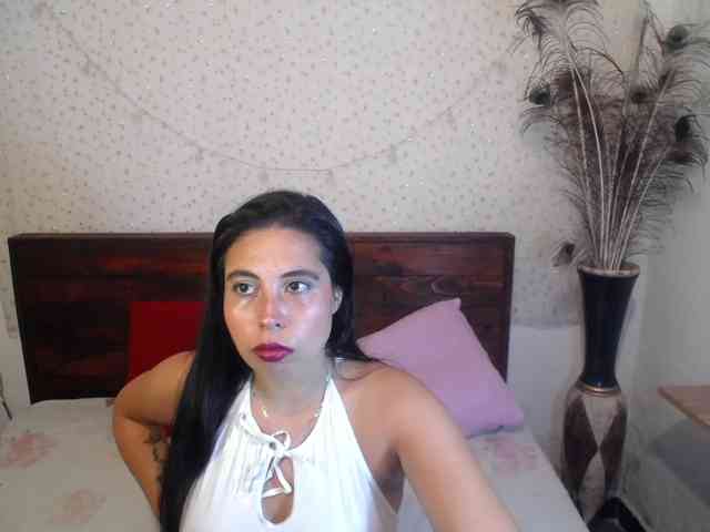 NikkiMilky webcam