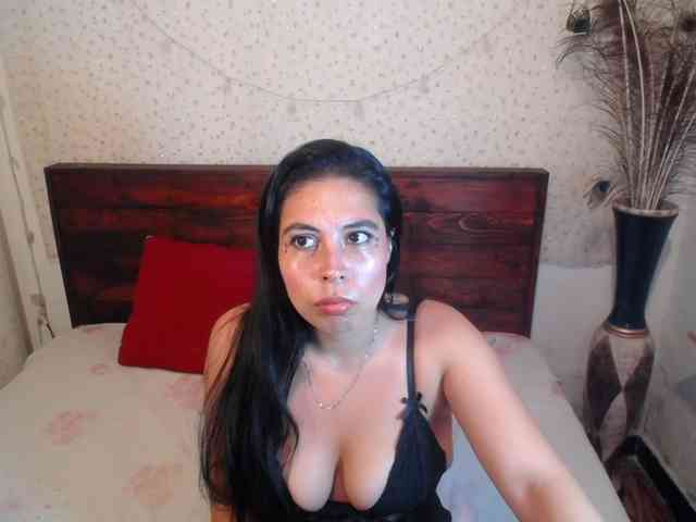 NikkiMilky webcam