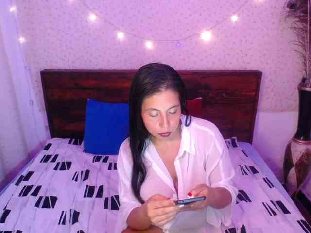 NikkiMilky webcam