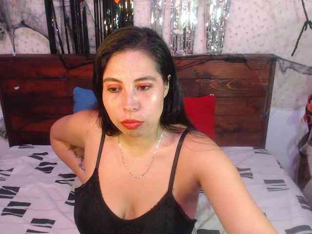 NikkiMilky webcam