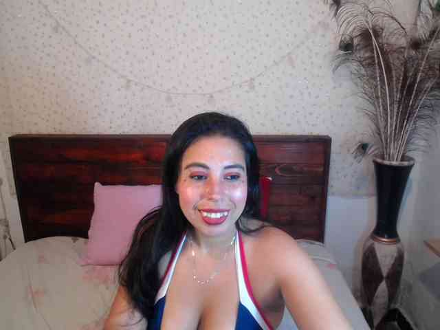 NikkiMilky webcam