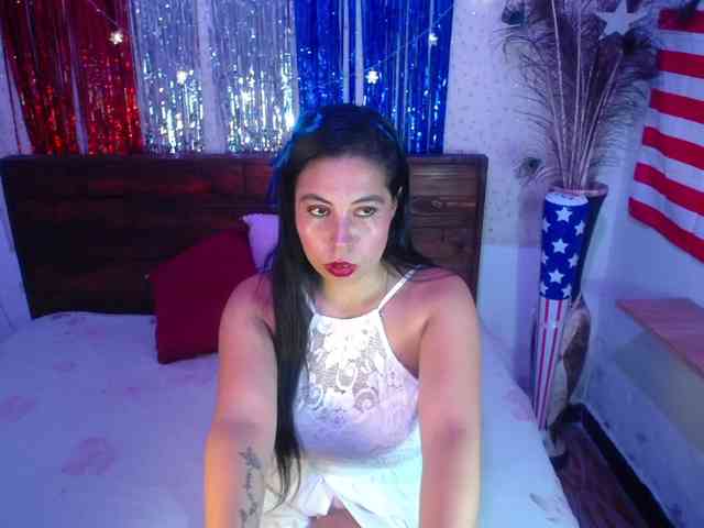 NikkiMilky webcam