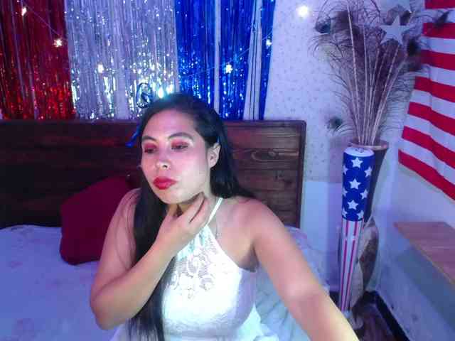 NikkiMilky webcam