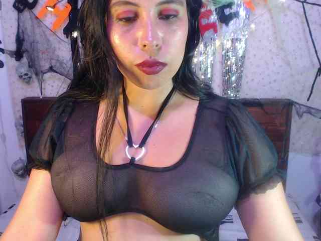 NikkiMilky webcam