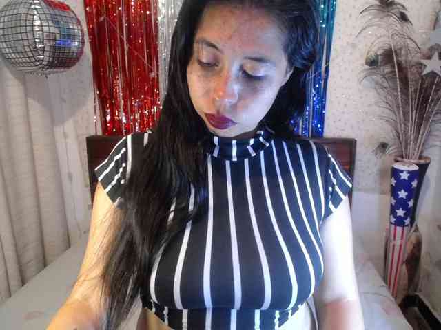NikkiMilky webcam