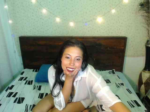 NikkiMilky webcam