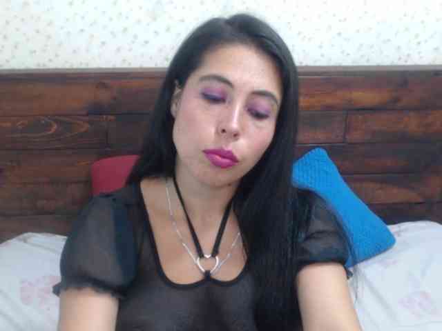 NikkiMilky webcam