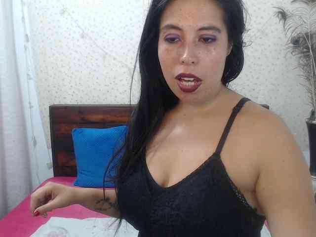 NikkiMilky webcam