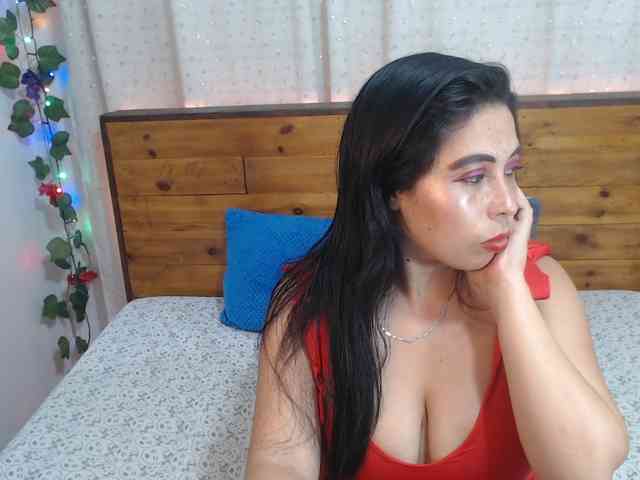 NikkiMilky webcam
