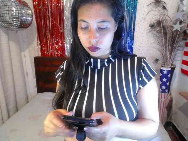 NikkiMilky webcam