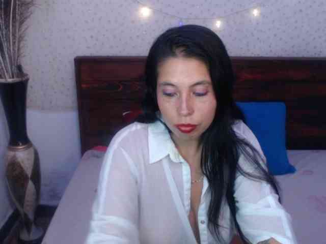 NikkiMilky webcam