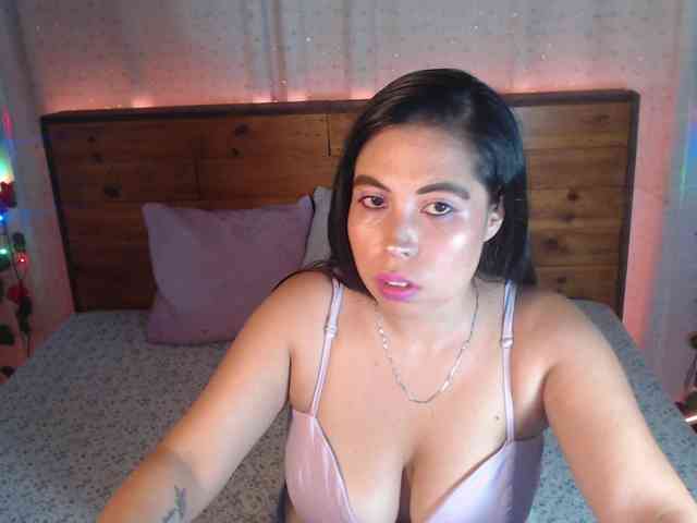 NikkiMilky webcam