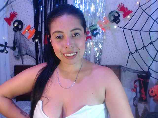 NikkiMilky webcam