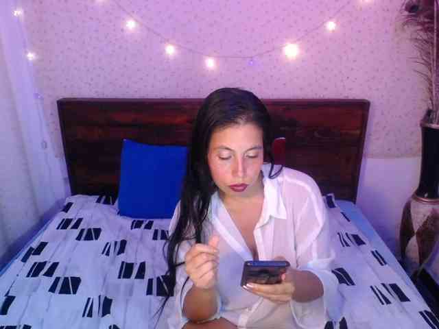 NikkiMilky webcam